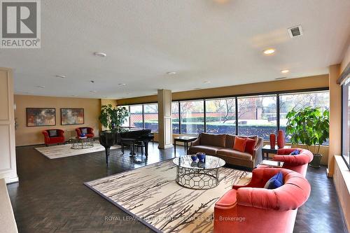 608 - 1400 Dixie Road, Mississauga (Lakeview), ON - Indoor Photo Showing Living Room