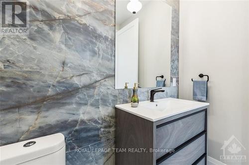 42 & 44 Parkland Crescent, Ottawa, ON - Indoor Photo Showing Bathroom