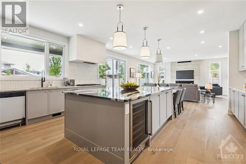 42 & 44 Parkland Crescent, Ottawa, ON - Indoor Photo Showing Kitchen With Upgraded Kitchen