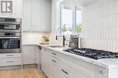 42 & 44 Parkland Crescent, Ottawa, ON - Indoor Photo Showing Kitchen With Upgraded Kitchen