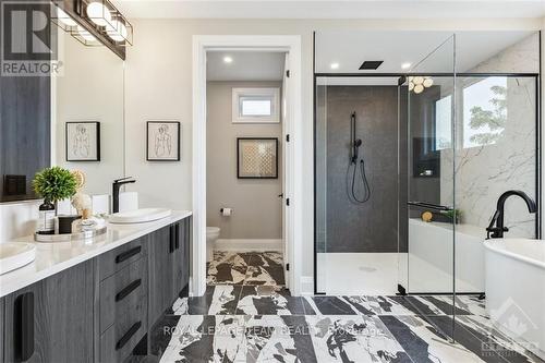 42 & 44 Parkland Crescent, Ottawa, ON - Indoor Photo Showing Bathroom