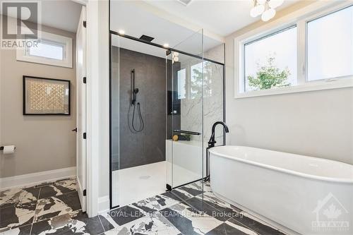 42 & 44 Parkland Crescent, Ottawa, ON - Indoor Photo Showing Bathroom