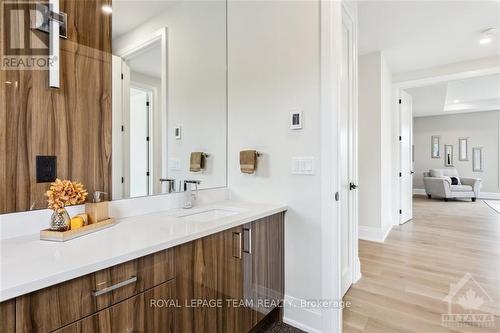 42 & 44 Parkland Crescent, Ottawa, ON - Indoor Photo Showing Bathroom