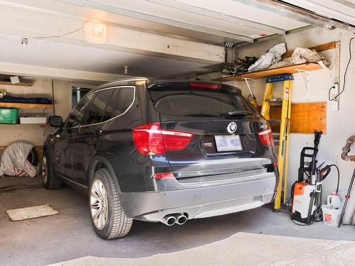 Garage - 4943  - 4945 Rue Jean-Brillant, Montréal (Côte-Des-Neiges/Notre-Dame-De-Grâce), QC - Indoor Photo Showing Garage