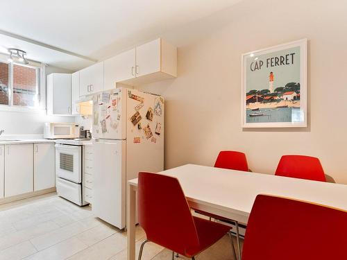 Bachelor - 4943  - 4945 Rue Jean-Brillant, Montréal (Côte-Des-Neiges/Notre-Dame-De-Grâce), QC - Indoor Photo Showing Kitchen