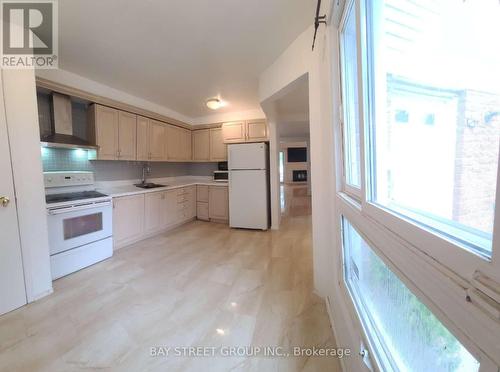 73 Treetops Court, Toronto, ON - Indoor Photo Showing Kitchen With Double Sink