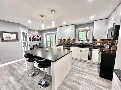 680 Maki Road, Murillo, ON - Indoor Photo Showing Kitchen With Upgraded Kitchen