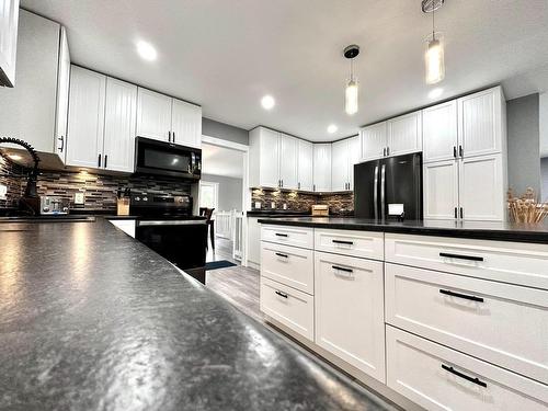 680 Maki Road, Murillo, ON - Indoor Photo Showing Kitchen With Upgraded Kitchen