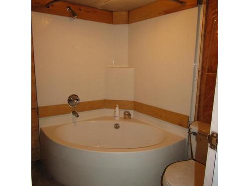 306 First Street East, Fort Frances, ON - Indoor Photo Showing Bathroom