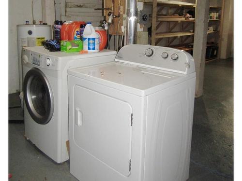 306 First Street East, Fort Frances, ON - Indoor Photo Showing Laundry Room