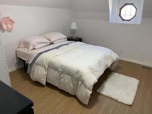 1172 Redford Road, Emo, ON - Indoor Photo Showing Bedroom