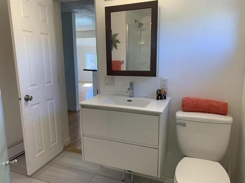 1172 Redford Road, Emo, ON - Indoor Photo Showing Bathroom