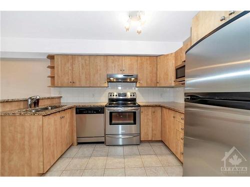 27 Fieldberry Private, Ottawa, ON 