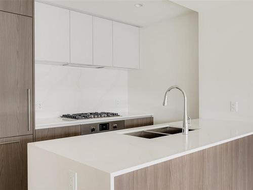 1113-2000 Hannington Rd, Langford, BC - Indoor Photo Showing Kitchen With Double Sink With Upgraded Kitchen