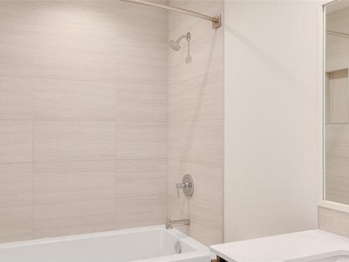 1113-2000 Hannington Rd, Langford, BC - Indoor Photo Showing Bathroom