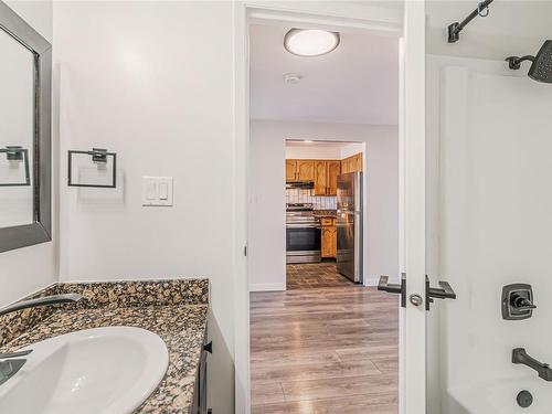 415-30 Cavan St, Nanaimo, BC - Indoor Photo Showing Bathroom