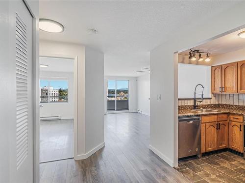 415-30 Cavan St, Nanaimo, BC - Indoor Photo Showing Kitchen