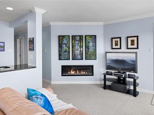 102-3132 Island Hwy West, Qualicum Beach, BC - Indoor Photo Showing Living Room With Fireplace