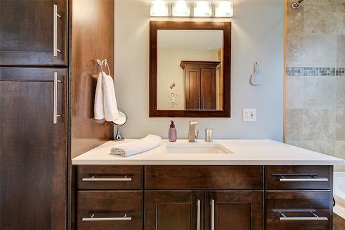 1881 Ethel Street, Kelowna, BC - Indoor Photo Showing Bathroom