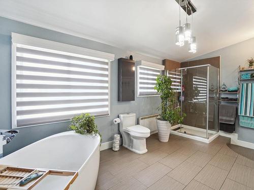 Bathroom - 1458 Rue Labelle, Mascouche, QC - Indoor Photo Showing Bathroom