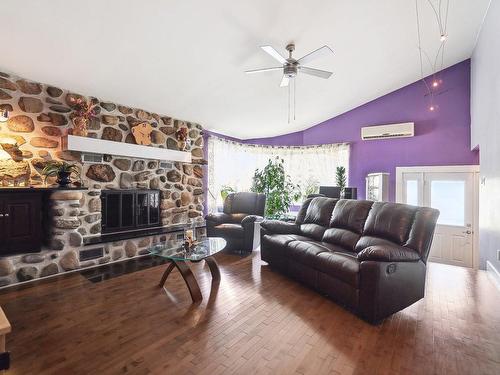 Living room - 1458 Rue Labelle, Mascouche, QC - Indoor Photo Showing Living Room With Fireplace