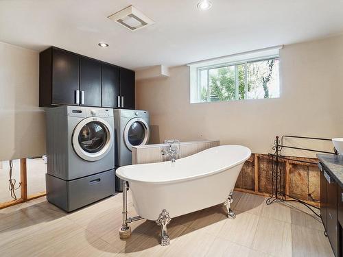 Bathroom - 1458 Rue Labelle, Mascouche, QC - Indoor Photo Showing Laundry Room