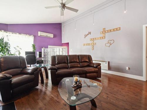 Living room - 1458 Rue Labelle, Mascouche, QC - Indoor Photo Showing Living Room