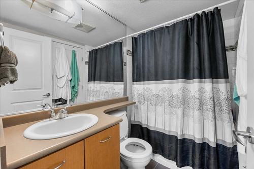 201-533 Yates Road, Kelowna, BC - Indoor Photo Showing Bathroom