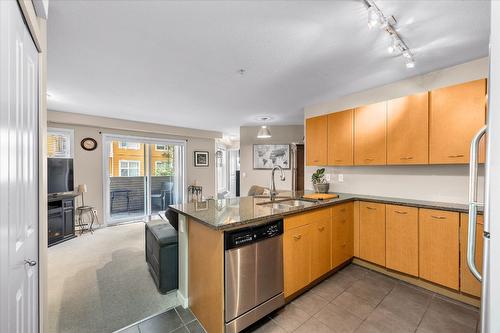 201-533 Yates Road, Kelowna, BC - Indoor Photo Showing Kitchen With Double Sink