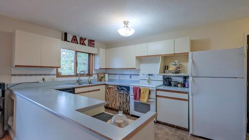 11091 Eva Road, Lake Country, BC - Indoor Photo Showing Kitchen With Double Sink