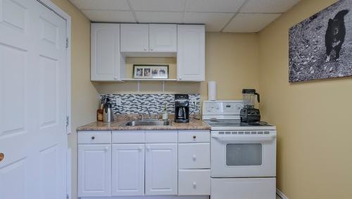 11091 Eva Road, Lake Country, BC - Indoor Photo Showing Kitchen