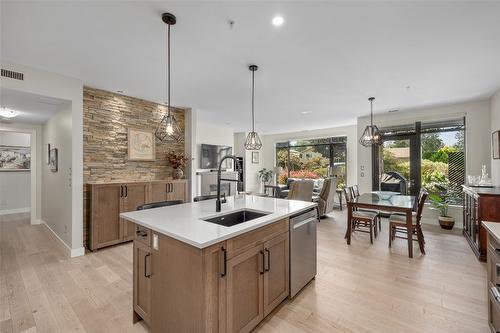 111-600 Sarsons Road, Kelowna, BC - Indoor Photo Showing Kitchen