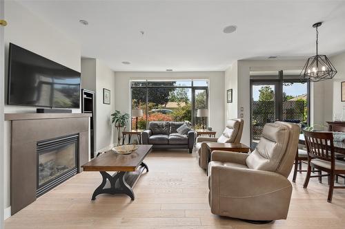 111-600 Sarsons Road, Kelowna, BC - Indoor Photo Showing Living Room With Fireplace