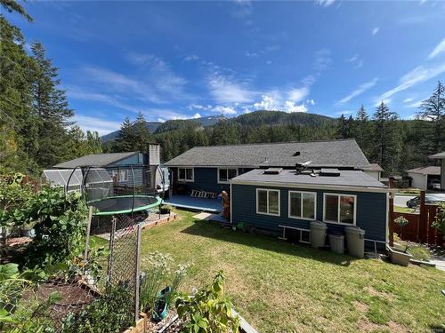 400 Nootka Dr, Gold River, BC 