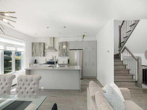 Vue - 570 Rue Populaire, Terrebonne (Lachenaie), QC - Indoor Photo Showing Kitchen With Upgraded Kitchen