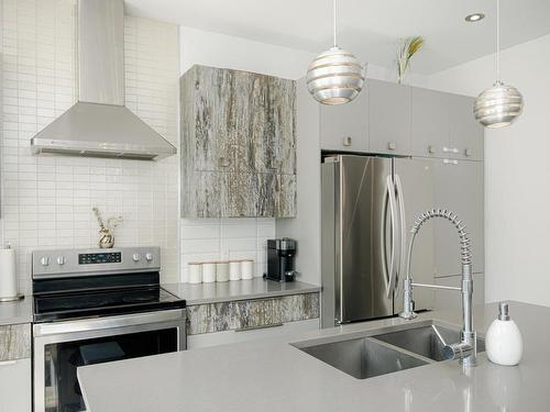 Cuisine - 570 Rue Populaire, Terrebonne (Lachenaie), QC - Indoor Photo Showing Kitchen With Double Sink With Upgraded Kitchen