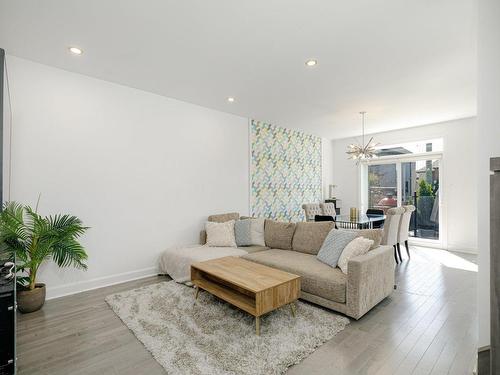 Salon - 570 Rue Populaire, Terrebonne (Lachenaie), QC - Indoor Photo Showing Living Room