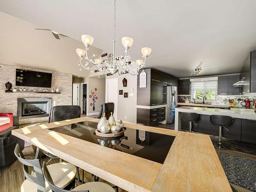 Overall view - 11 Ch. Des Fougères, Saint-Sauveur, QC - Indoor Photo Showing Dining Room With Fireplace