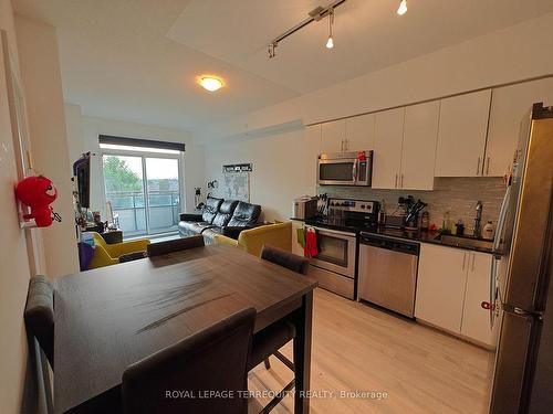 525-7900 Bathurst St, Vaughan, ON - Indoor Photo Showing Kitchen With Double Sink