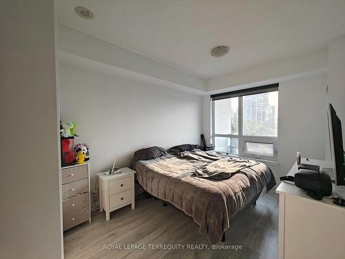 525-7900 Bathurst St, Vaughan, ON - Indoor Photo Showing Bedroom