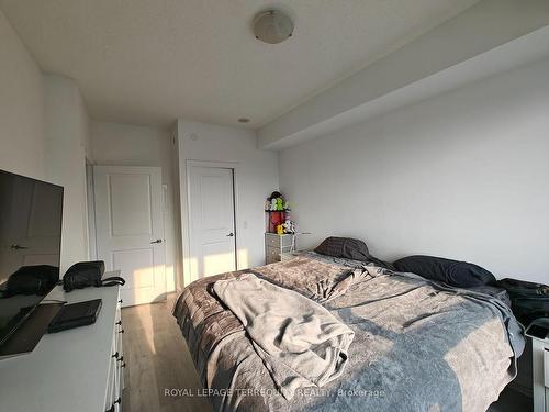 525-7900 Bathurst St, Vaughan, ON - Indoor Photo Showing Bedroom