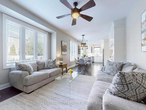 2187 Austin Crt, Burlington, ON - Indoor Photo Showing Living Room