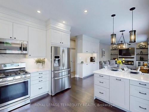 2187 Austin Crt, Burlington, ON - Indoor Photo Showing Kitchen