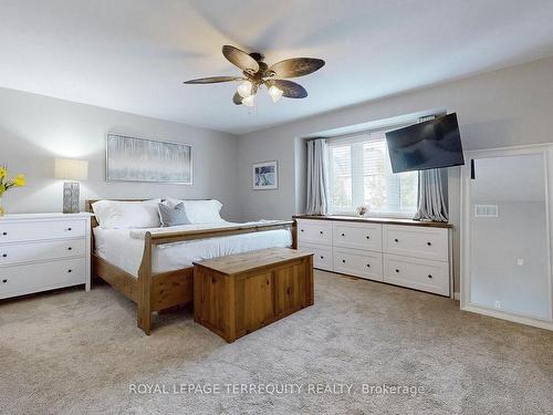 2187 Austin Crt, Burlington, ON - Indoor Photo Showing Bedroom