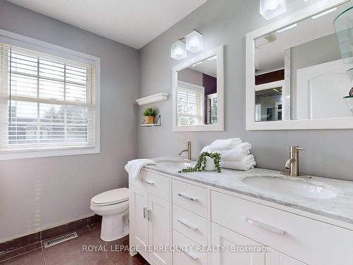 2187 Austin Crt, Burlington, ON - Indoor Photo Showing Bathroom