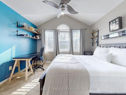 2187 Austin Crt, Burlington, ON - Indoor Photo Showing Bedroom