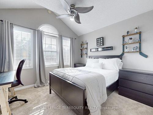 2187 Austin Crt, Burlington, ON - Indoor Photo Showing Bedroom