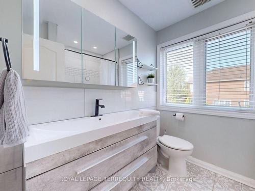 2187 Austin Crt, Burlington, ON - Indoor Photo Showing Bathroom