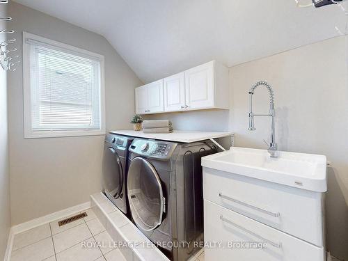 2187 Austin Crt, Burlington, ON - Indoor Photo Showing Laundry Room