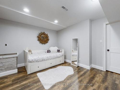 2187 Austin Crt, Burlington, ON - Indoor Photo Showing Bedroom